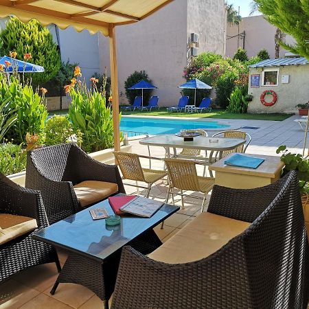 Nicolas Studios & Apartments Agia Marina Екстериор снимка