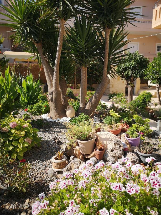 Nicolas Studios & Apartments Agia Marina Екстериор снимка
