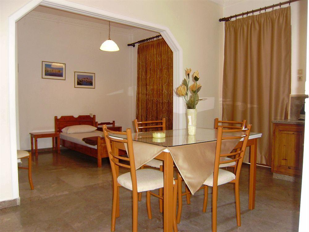 Nicolas Studios & Apartments Agia Marina Екстериор снимка