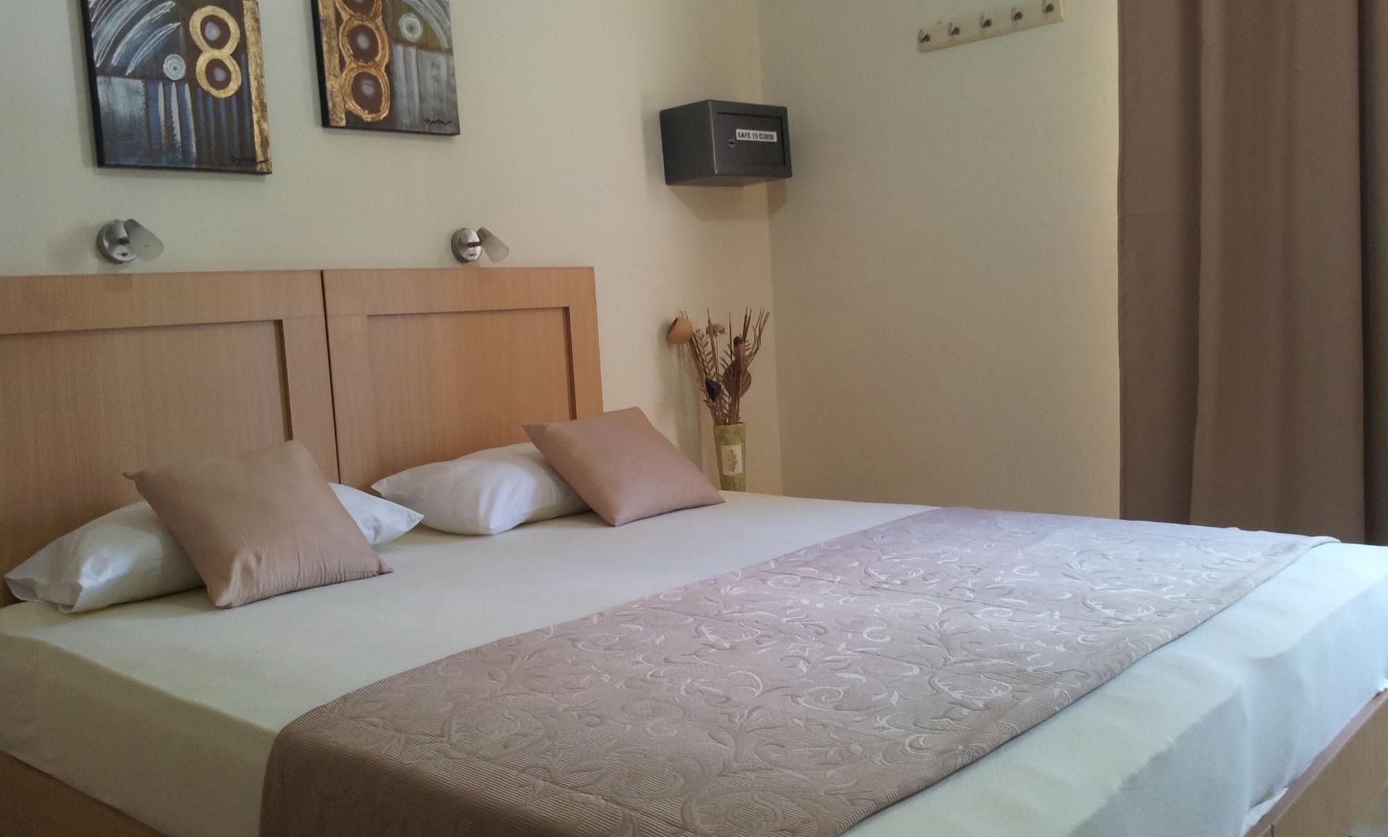 Nicolas Studios & Apartments Agia Marina Екстериор снимка