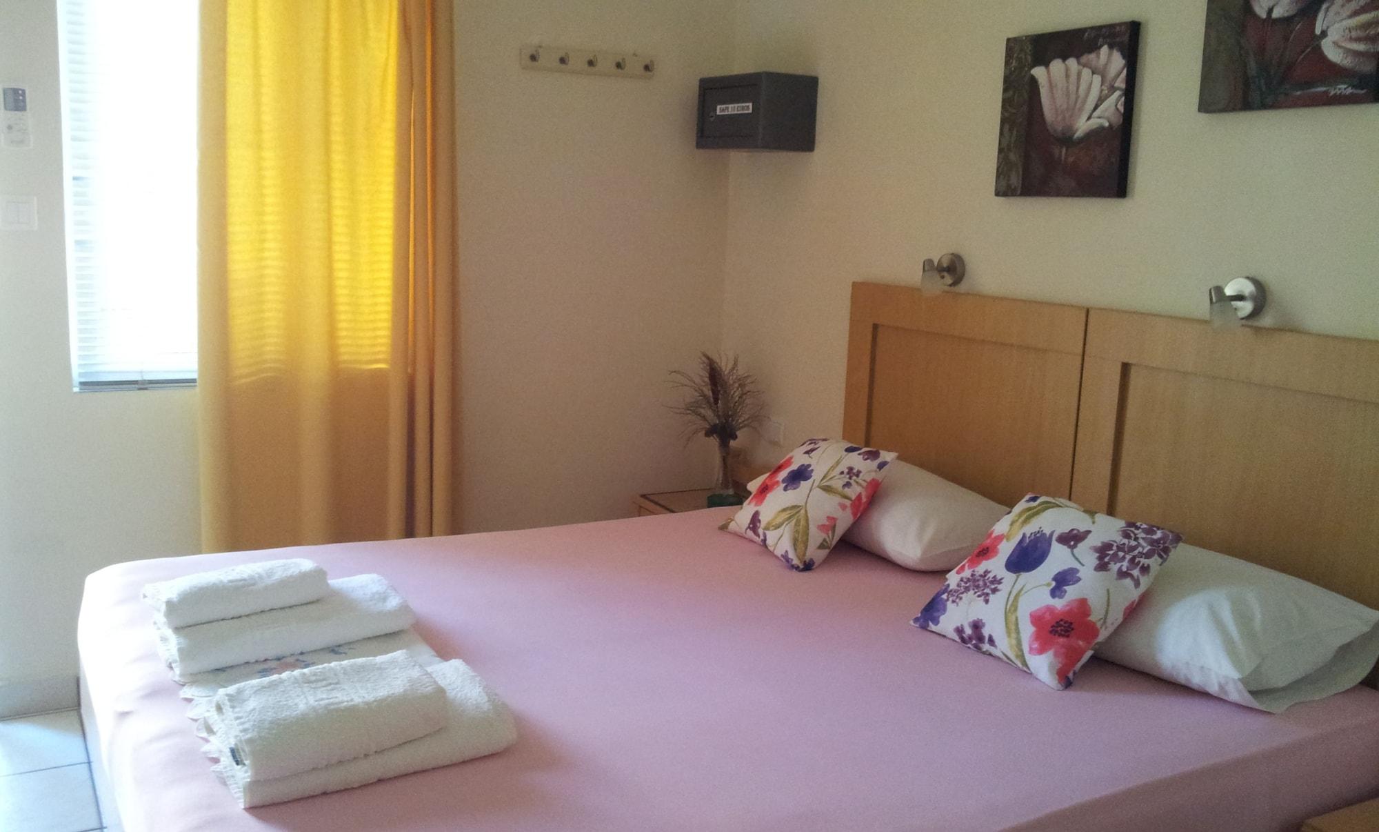 Nicolas Studios & Apartments Agia Marina Екстериор снимка