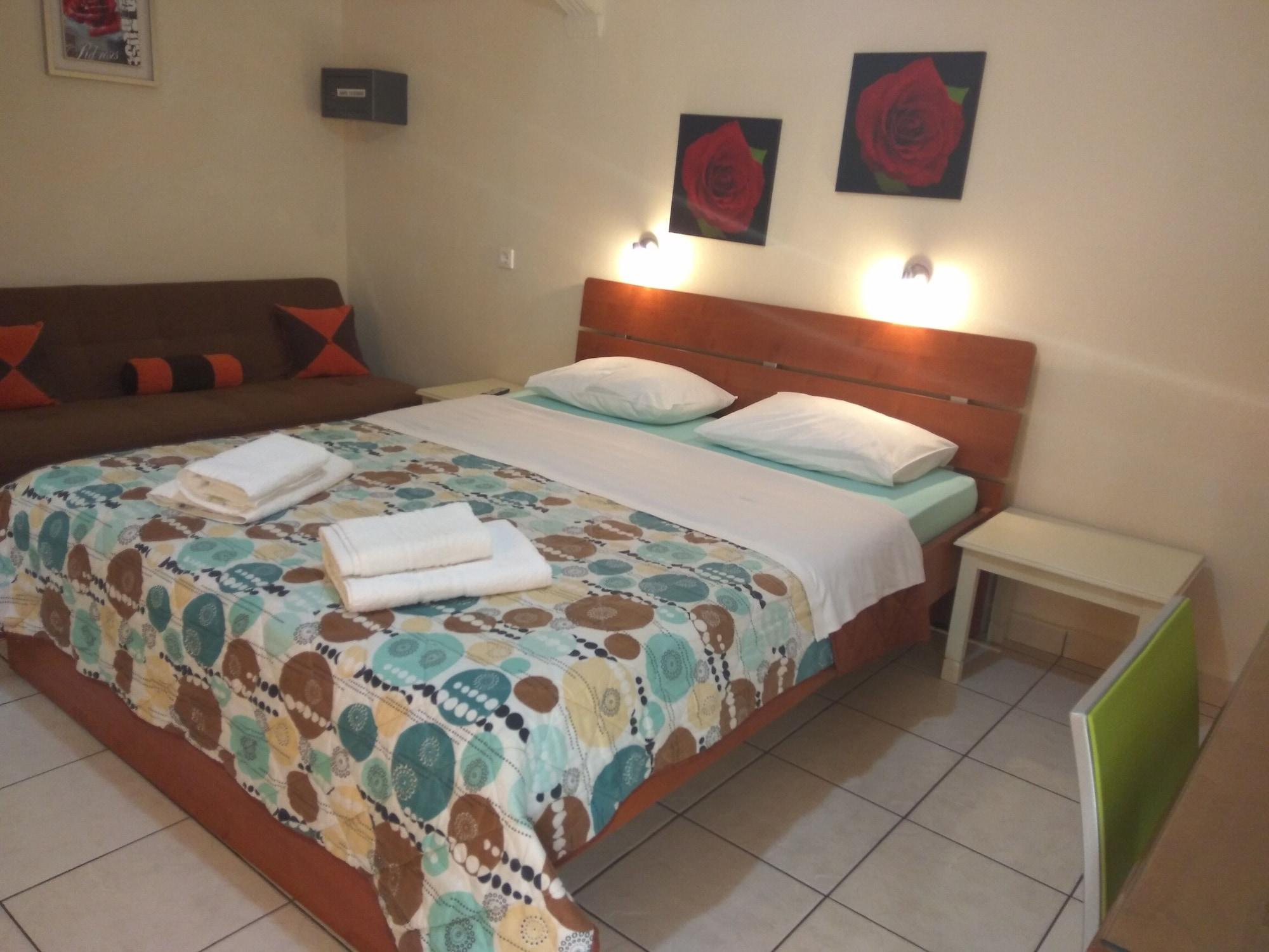 Nicolas Studios & Apartments Agia Marina Екстериор снимка