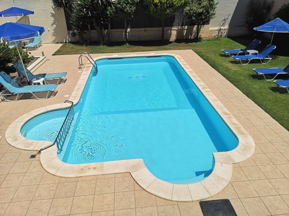 Nicolas Studios & Apartments Agia Marina Екстериор снимка