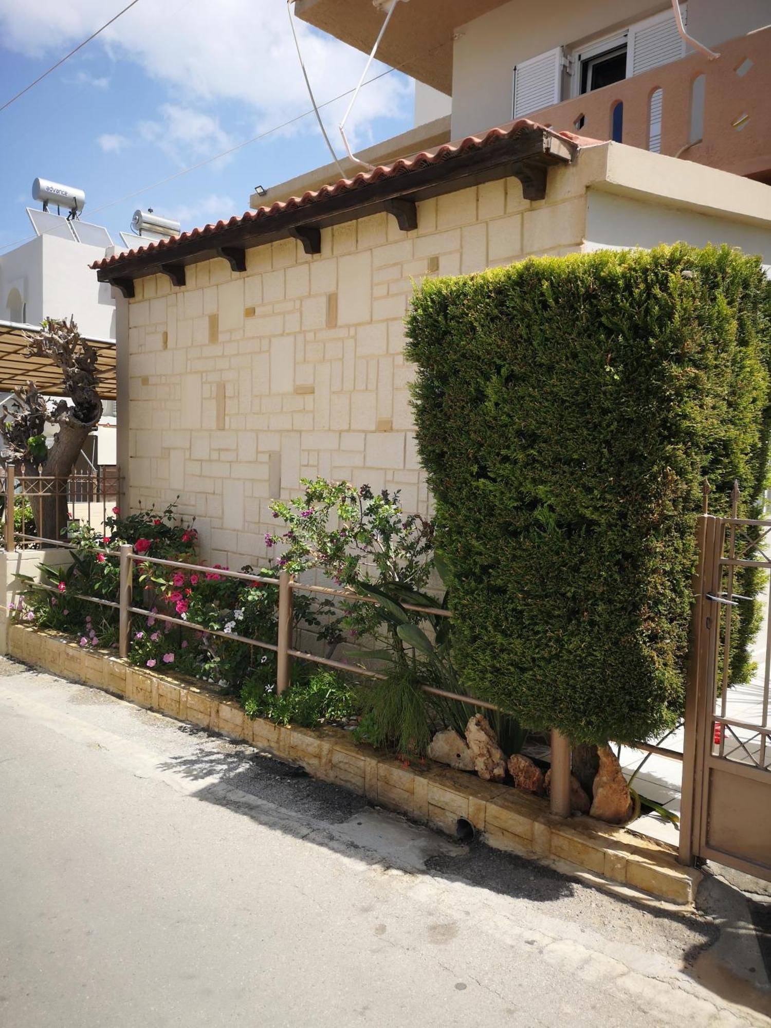 Nicolas Studios & Apartments Agia Marina Екстериор снимка