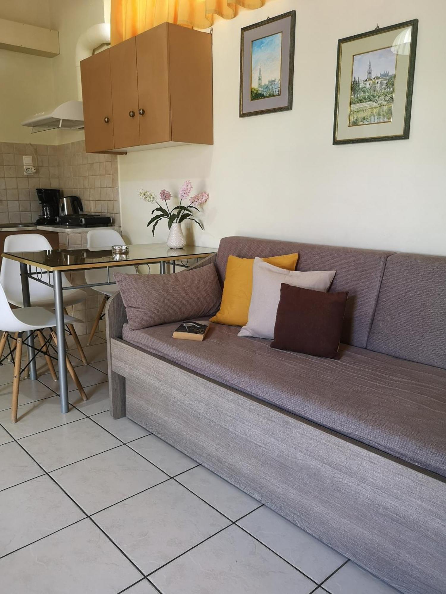 Nicolas Studios & Apartments Agia Marina Екстериор снимка