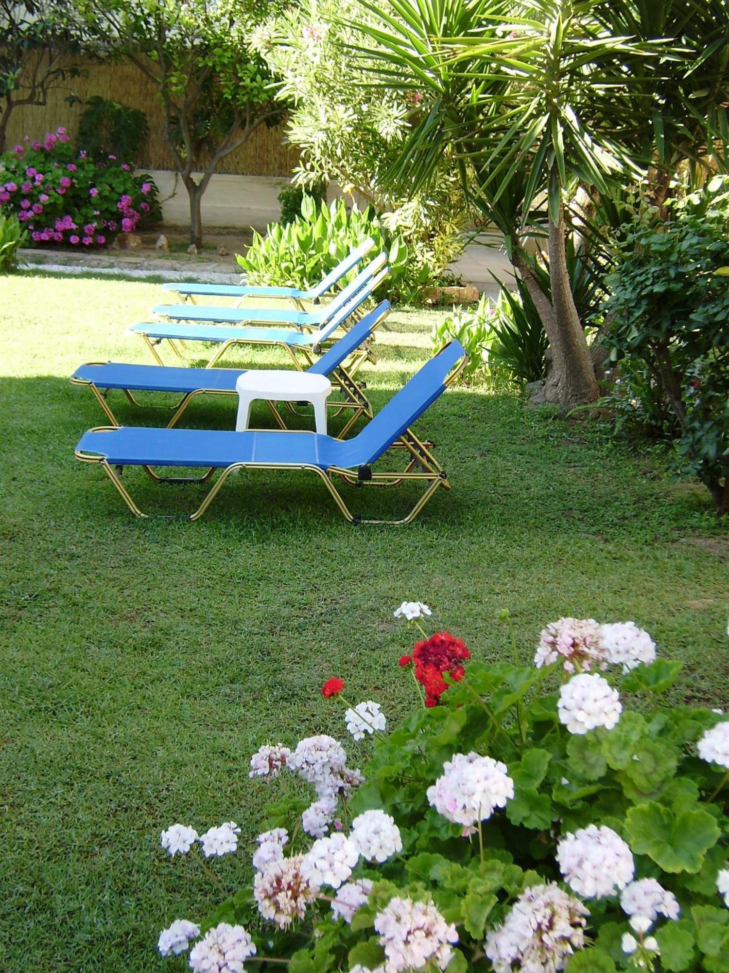 Nicolas Studios & Apartments Agia Marina Екстериор снимка