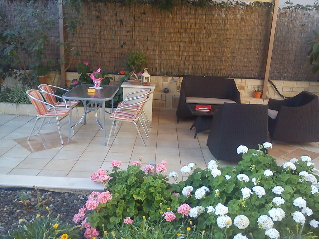 Nicolas Studios & Apartments Agia Marina Екстериор снимка