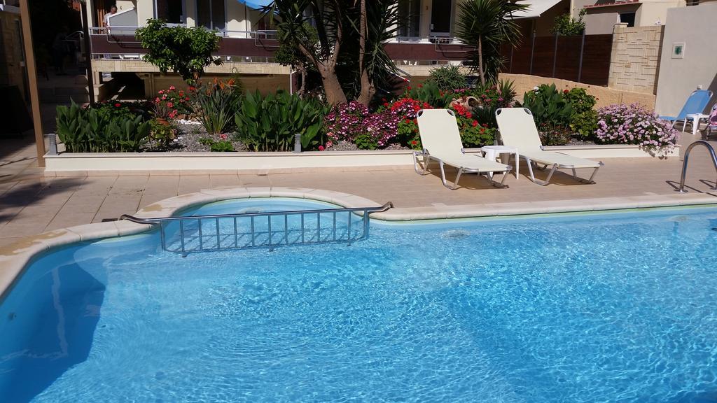 Nicolas Studios & Apartments Agia Marina Екстериор снимка
