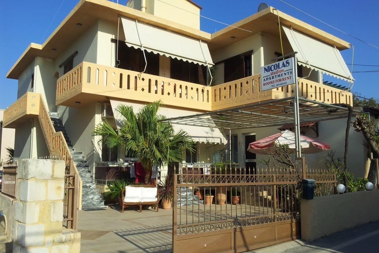 Nicolas Studios & Apartments Agia Marina Екстериор снимка