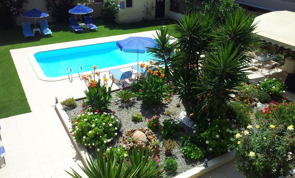 Nicolas Studios & Apartments Agia Marina Екстериор снимка