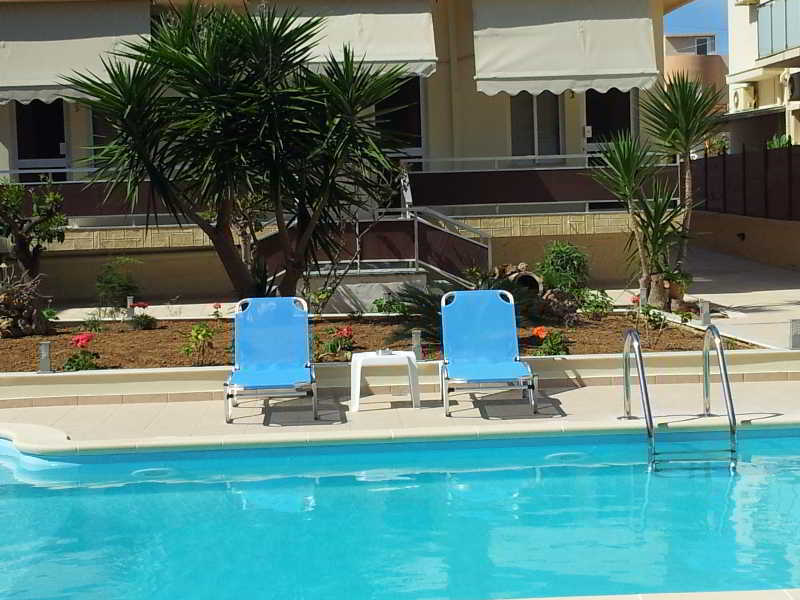 Nicolas Studios & Apartments Agia Marina Екстериор снимка