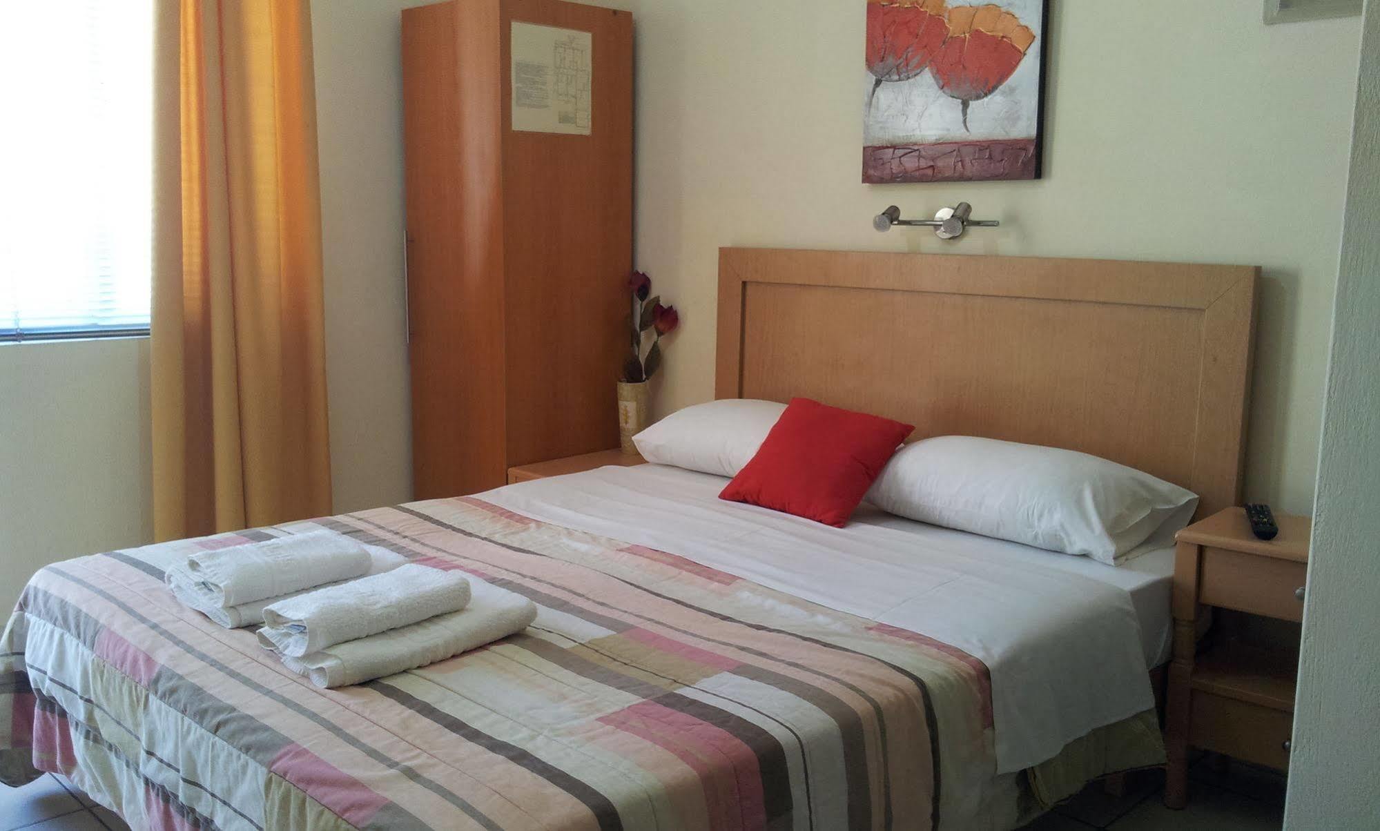 Nicolas Studios & Apartments Agia Marina Екстериор снимка