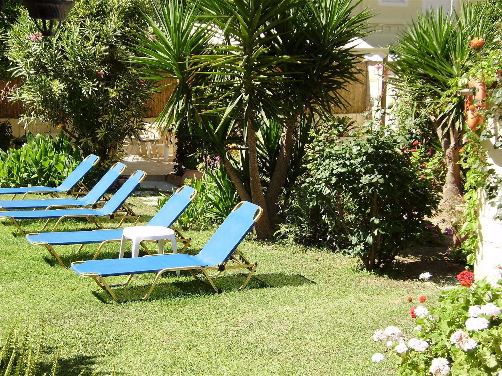 Nicolas Studios & Apartments Agia Marina Екстериор снимка