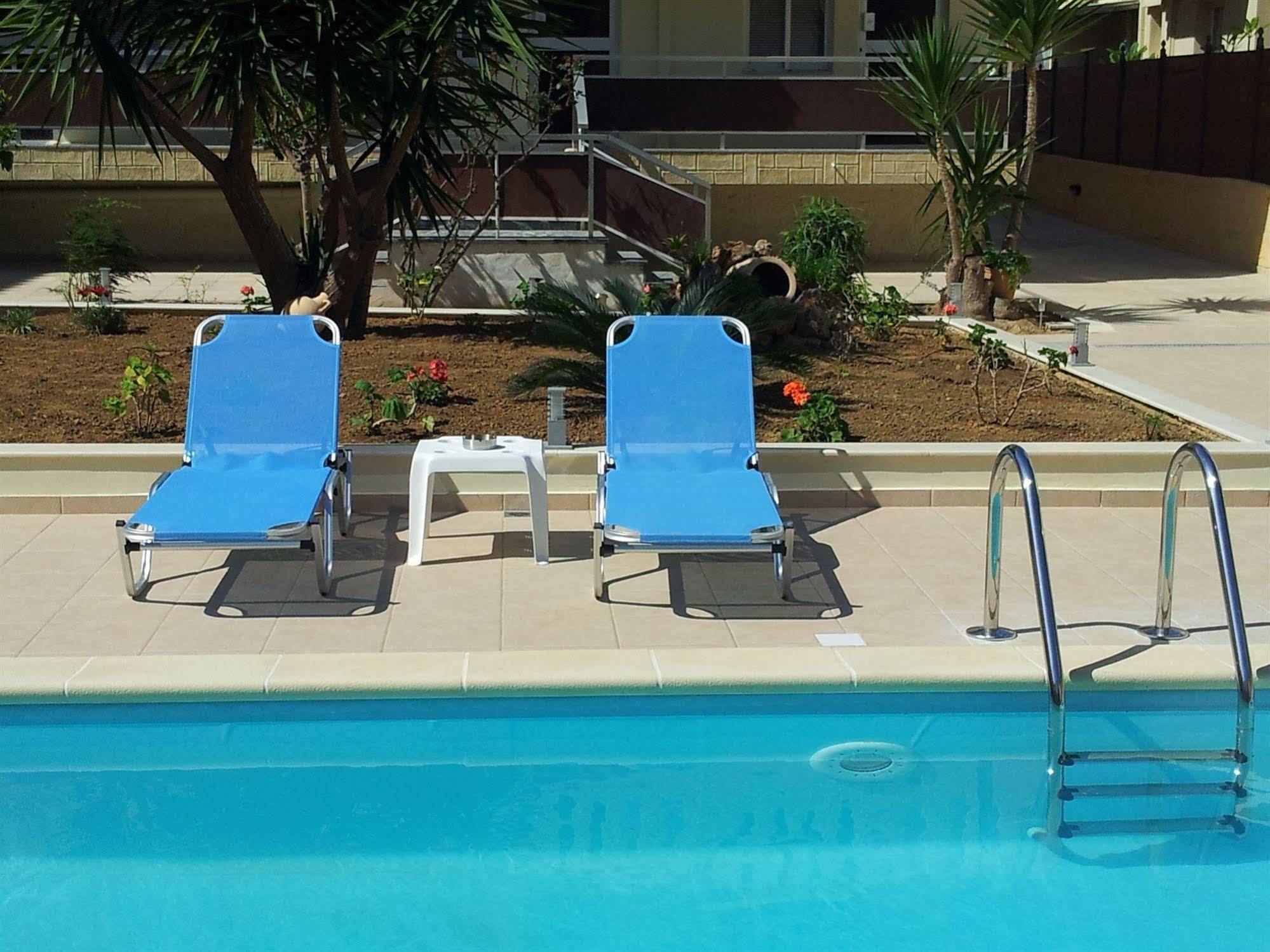 Nicolas Studios & Apartments Agia Marina Екстериор снимка