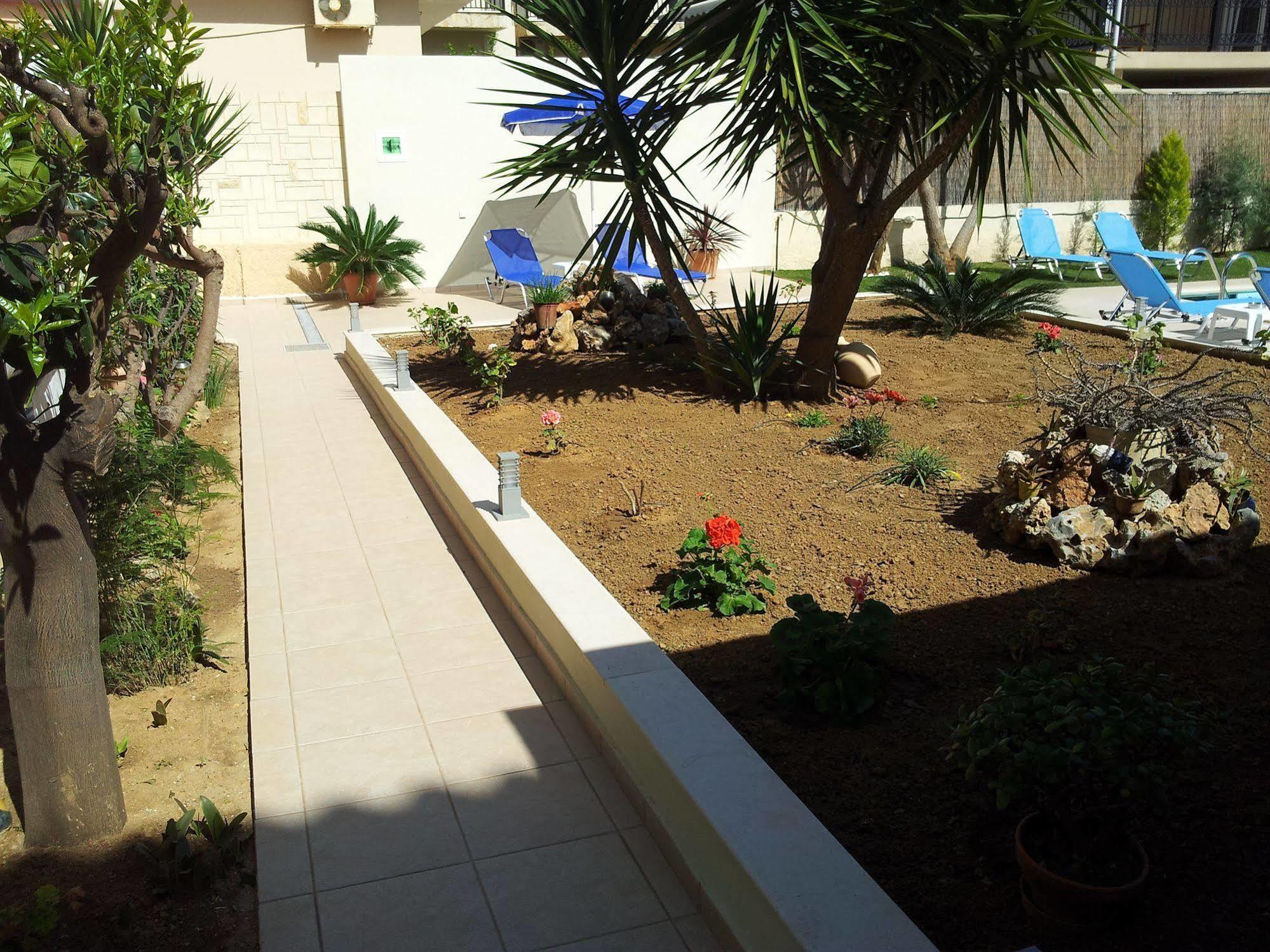 Nicolas Studios & Apartments Agia Marina Екстериор снимка