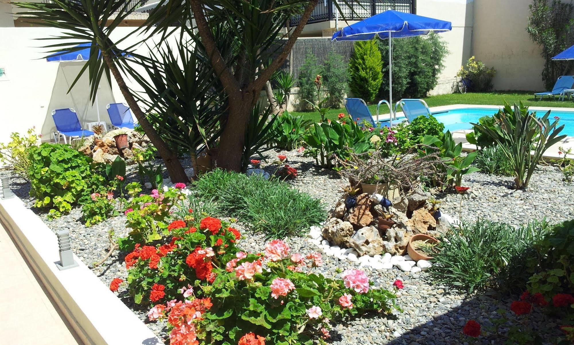 Nicolas Studios & Apartments Agia Marina Екстериор снимка